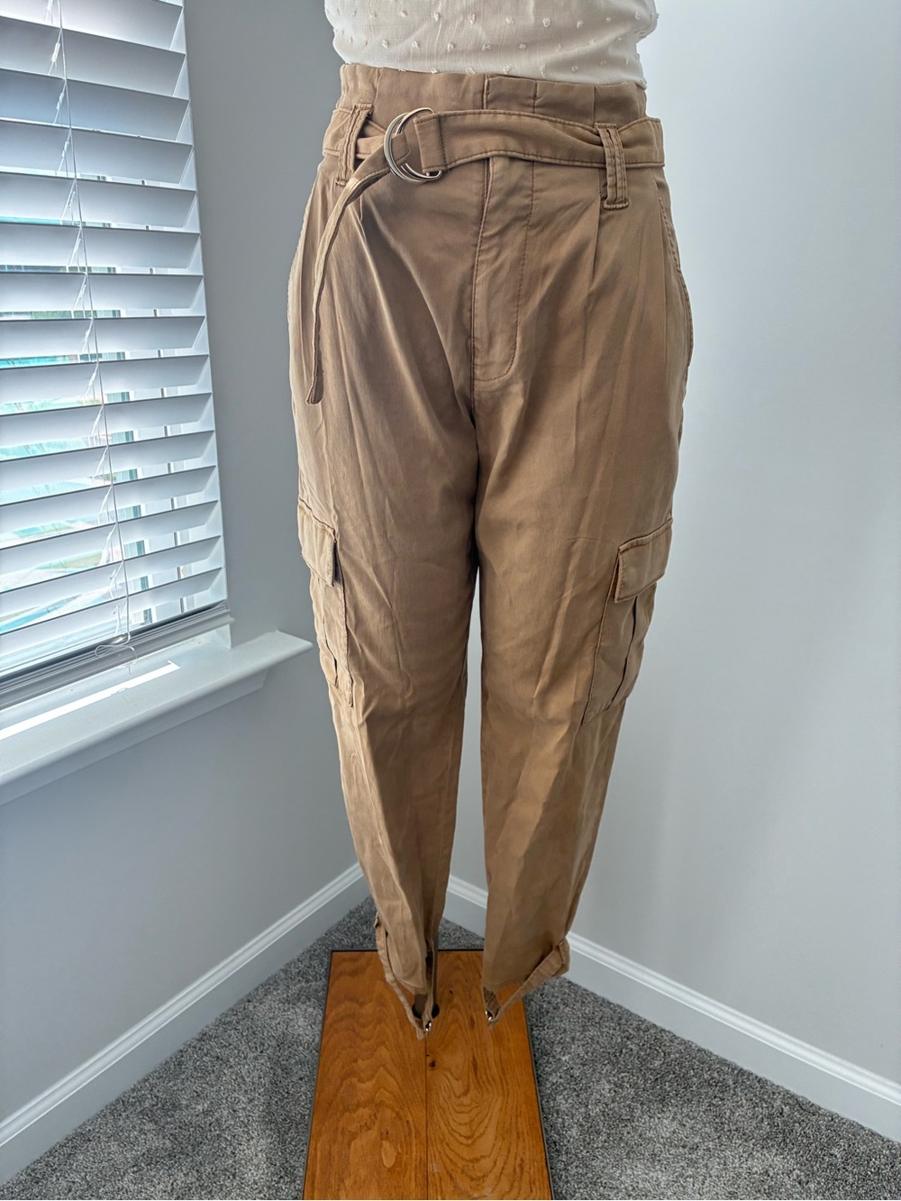 NWT White House Black Market Extra High-Rise Tapered Ankle Cargo Pants